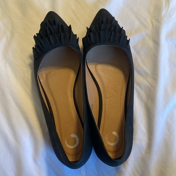 Journey Collection Womens Size 12 Ruffled Ballet Flats  in Black - Picture 3 of 7